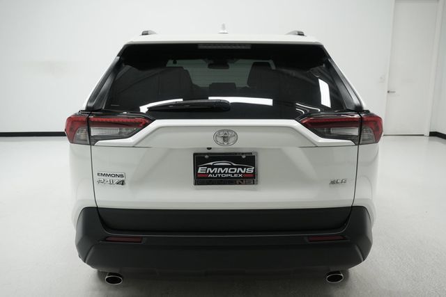 2021 Toyota RAV4 XLE Premium FWD - 23023599 - 4