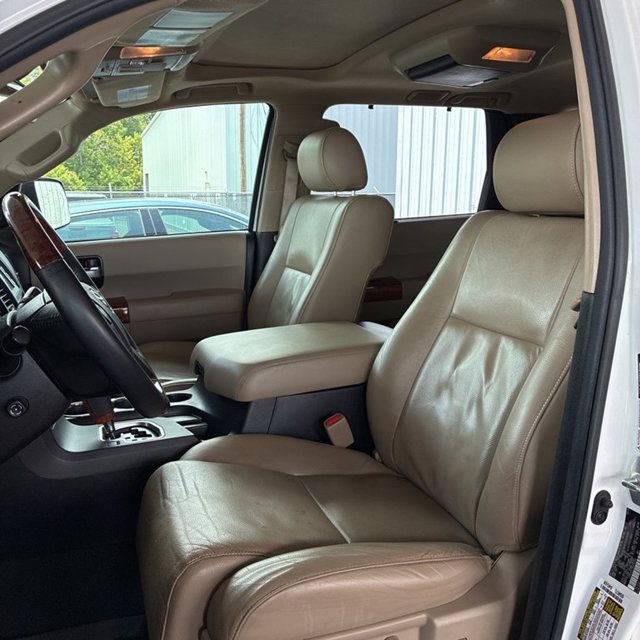 2021 Toyota Sequoia NO RUST NO RUST ! VERY CLEAN TRUCK ! CAPTIN SEATS! REAR TV - 23059479 - 10