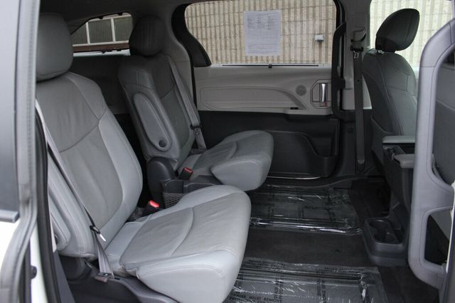 2021 Toyota Sienna AWD ONE OWNER LIMITED W/ NAVIGATION, LEATHER, MOONROOF - 23069471 - 9
