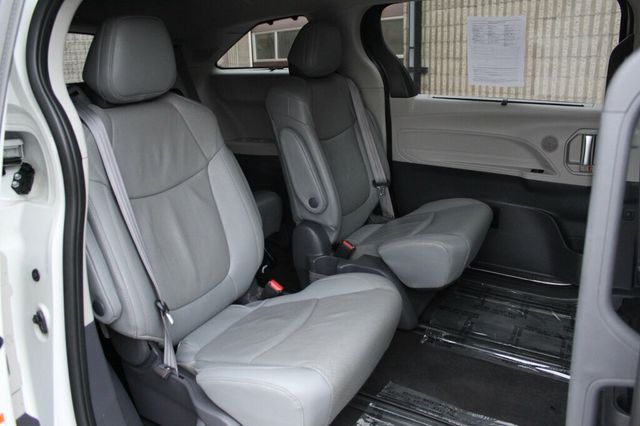 2021 Toyota Sienna AWD ONE OWNER LIMITED W/ NAVIGATION, LEATHER, MOONROOF - 23069471 - 10