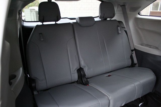 2021 Toyota Sienna AWD ONE OWNER LIMITED W/ NAVIGATION, LEATHER, MOONROOF - 23069471 - 11