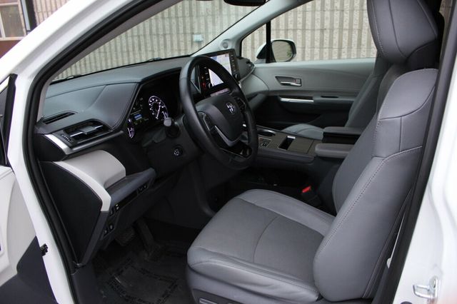 2021 Toyota Sienna AWD ONE OWNER LIMITED W/ NAVIGATION, LEATHER, MOONROOF - 23069471 - 23