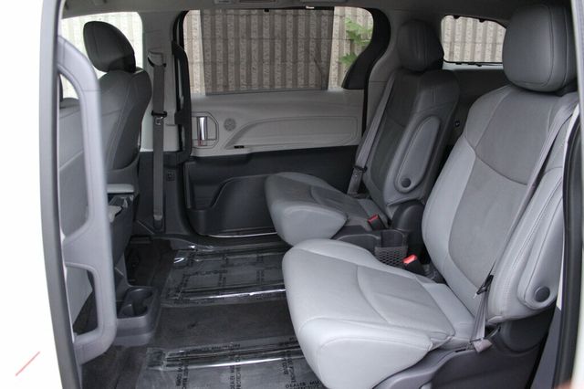 2021 Toyota Sienna AWD ONE OWNER LIMITED W/ NAVIGATION, LEATHER, MOONROOF - 23069471 - 26