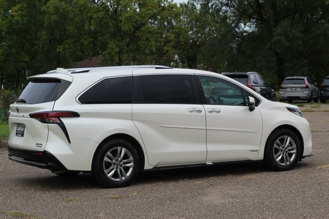 2021 Toyota Sienna AWD ONE OWNER LIMITED W/ NAVIGATION, LEATHER, MOONROOF - 23069471 - 2
