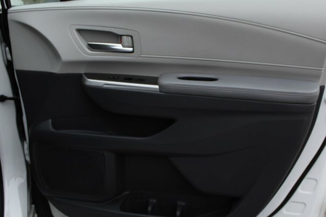 2021 Toyota Sienna AWD ONE OWNER LIMITED W/ NAVIGATION, LEATHER, MOONROOF - 23069471 - 5