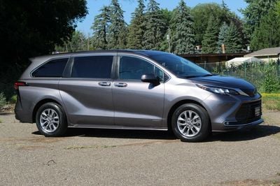 2021 Toyota Sienna - 5TDYSKFC2MS004144