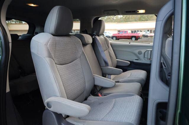 2021 Toyota Sienna Hybrid LE - 23018050 - 18