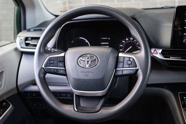 2021 Toyota Sienna Hybrid LE - 23018050 - 22