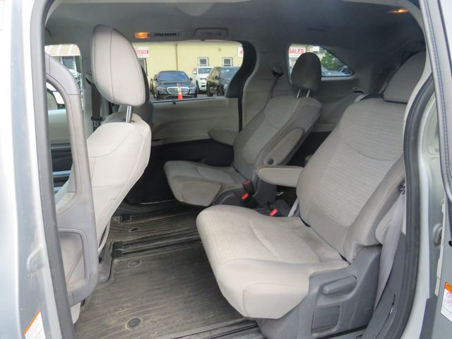 2021 Toyota Sienna LE AWD 8-Passenger - 23033727 - 9