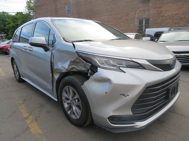 2021 Toyota Sienna LE AWD 8-Passenger - 23033727 - 2