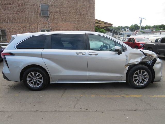 2021 Toyota Sienna LE AWD 8-Passenger - 23033727 - 3