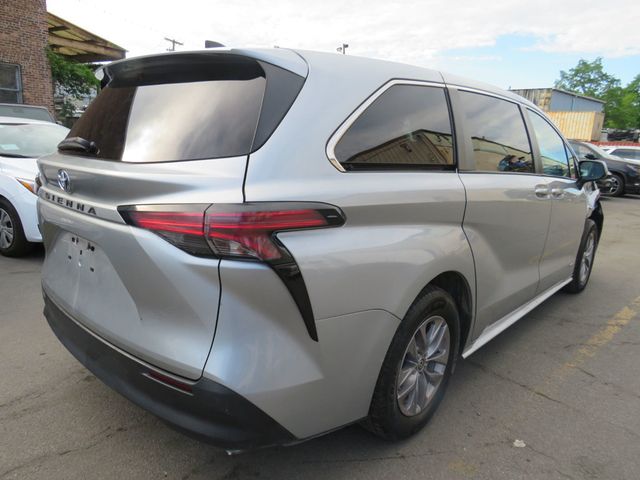 2021 Toyota Sienna LE AWD 8-Passenger - 23033727 - 4