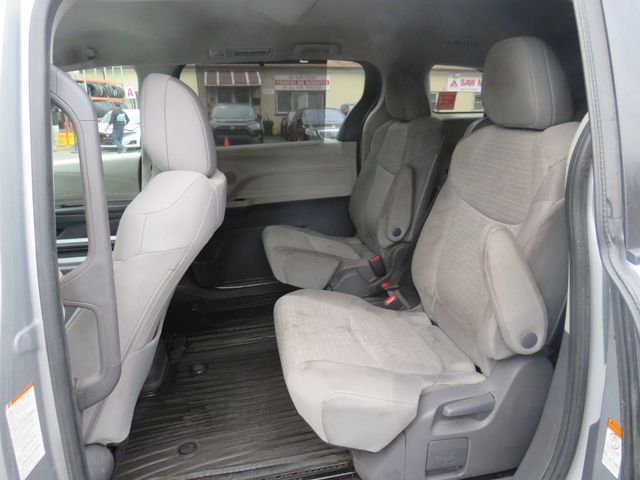 2021 Toyota Sienna LE AWD 8-Passenger(clear title) - 22922021 - 9