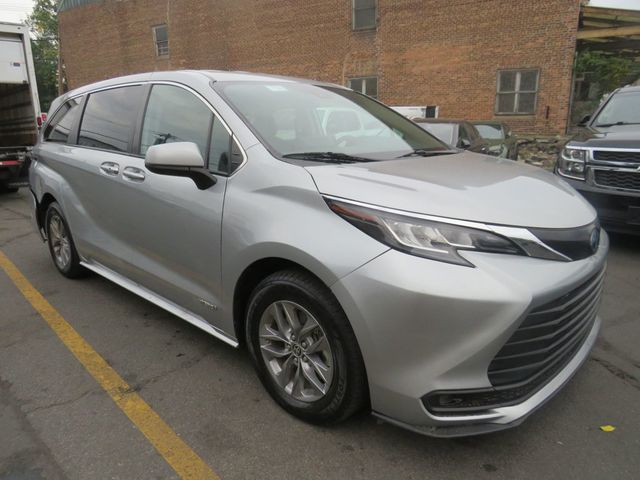 2021 Toyota Sienna LE AWD 8-Passenger(clear title) - 22922021 - 2