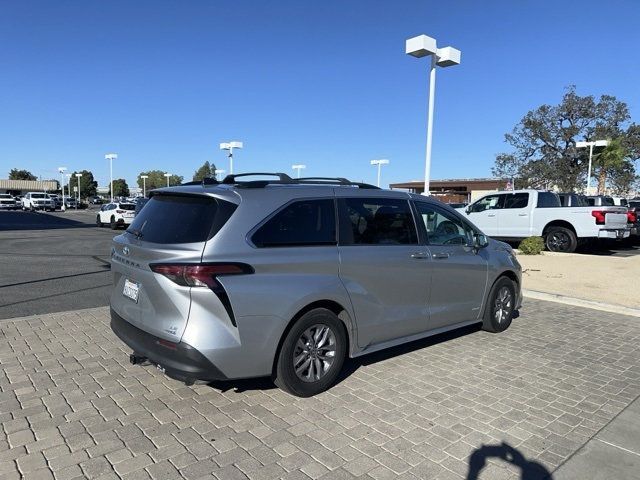 2021 Toyota Sienna LE FWD 8-Passenger - 22923756 - 1