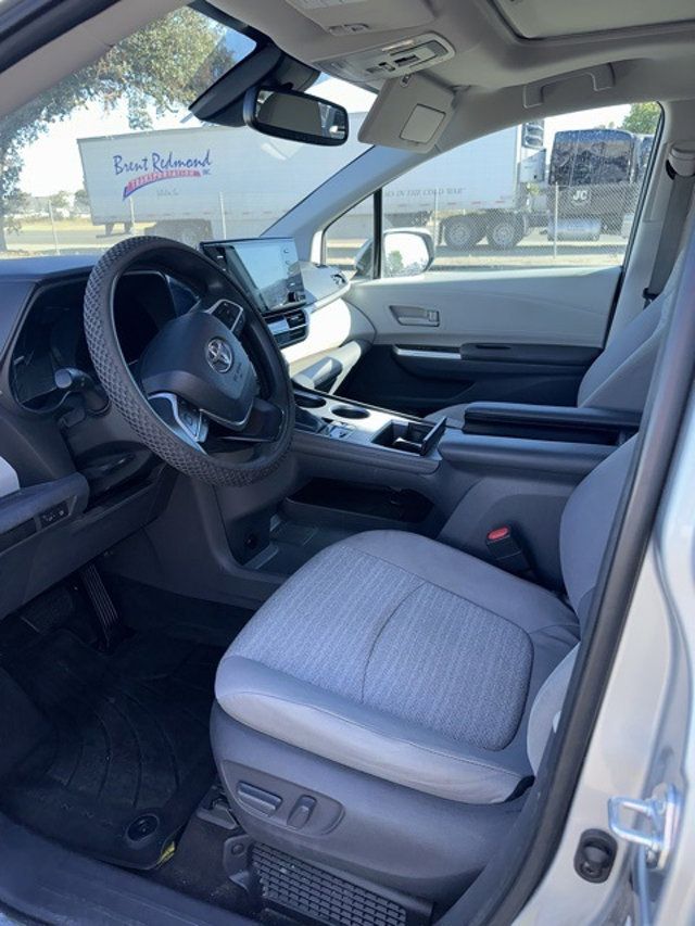 2021 Toyota Sienna LE FWD 8-Passenger - 22923756 - 2