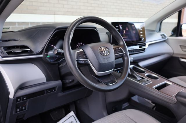 2021 Toyota Sienna LE FWD 8-Passenger - 22947448 - 13