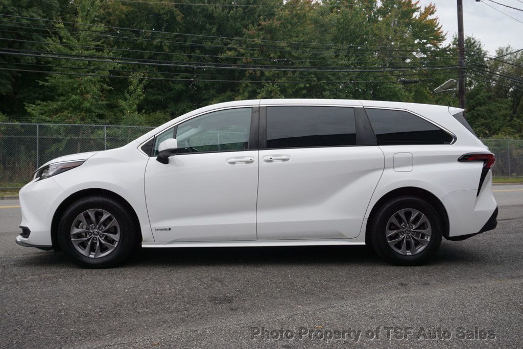 2021 Toyota Sienna LE FWD 8-Passenger - 22600065 - 3