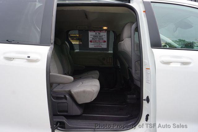2021 Toyota Sienna LE FWD 8-Passenger - 23019795 - 12