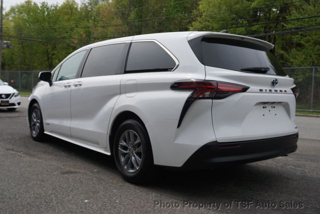 2021 Toyota Sienna LE FWD 8-Passenger - 23019795 - 4