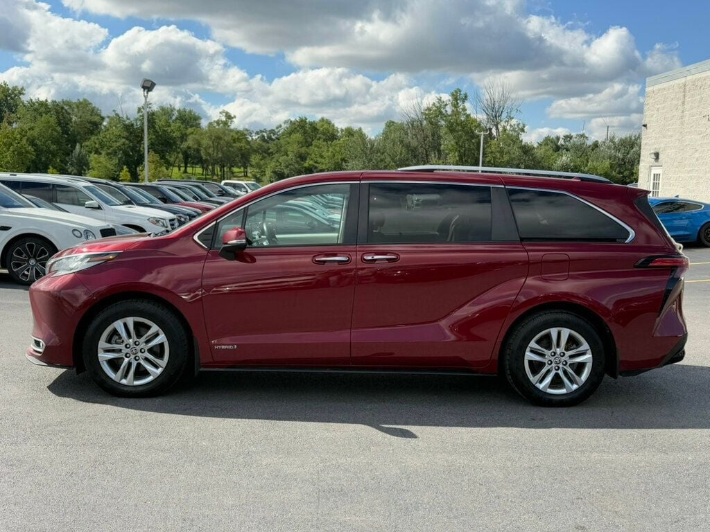 2021 Toyota Sienna Limited photo 16