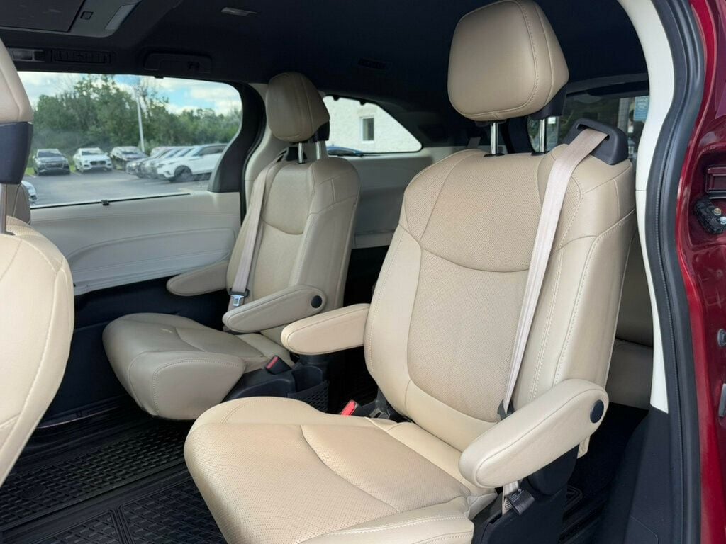 2021 Toyota Sienna Limited photo 17