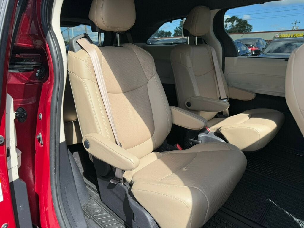 2021 Toyota Sienna Limited photo 19