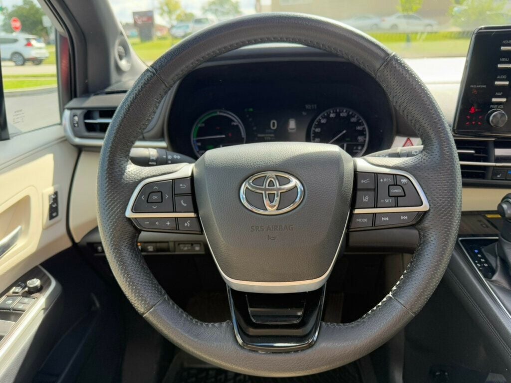 2021 Toyota Sienna Limited photo 25