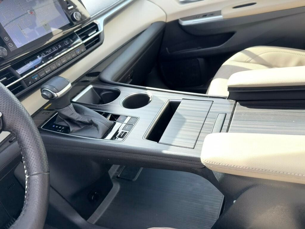 2021 Toyota Sienna Limited photo 26