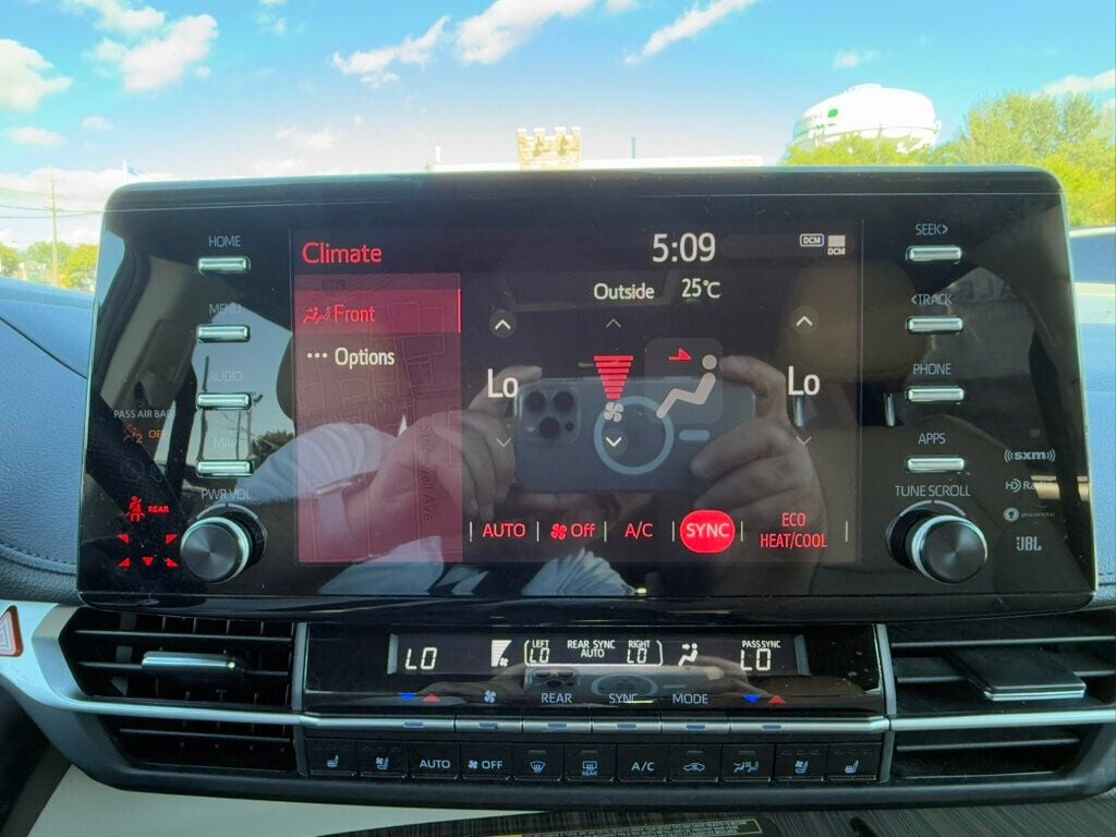 2021 Toyota Sienna Limited photo 31