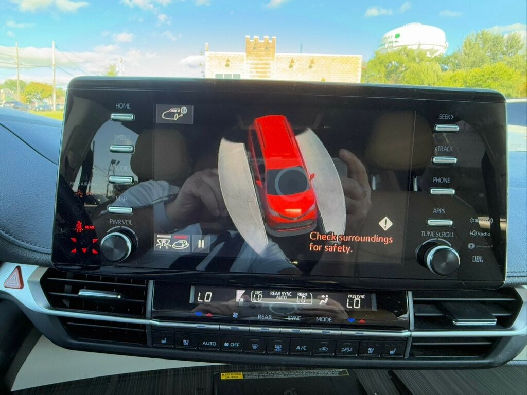 2021 Toyota Sienna Limited photo 2