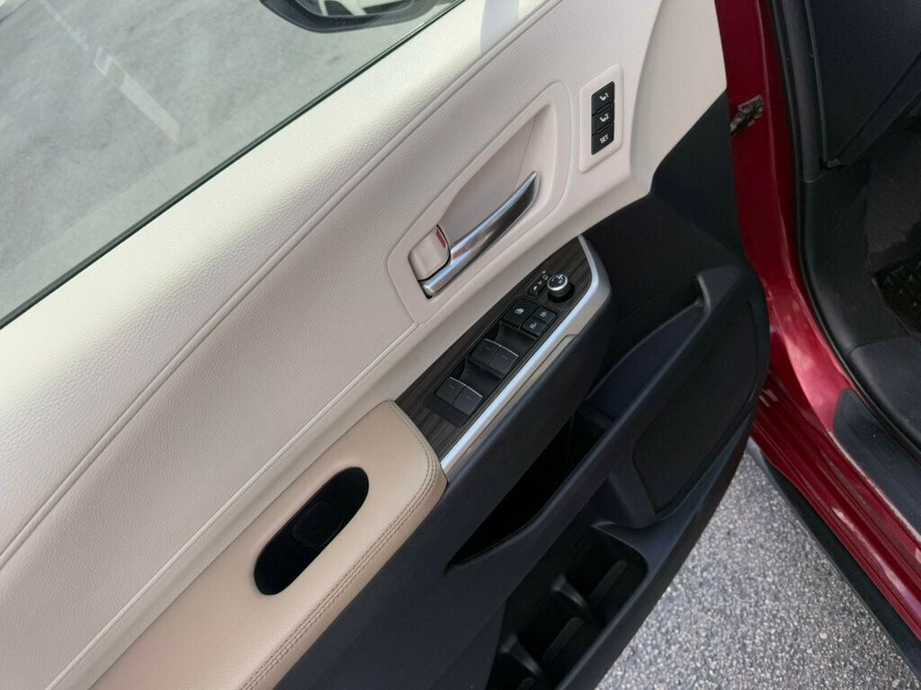2021 Toyota Sienna Limited photo 38