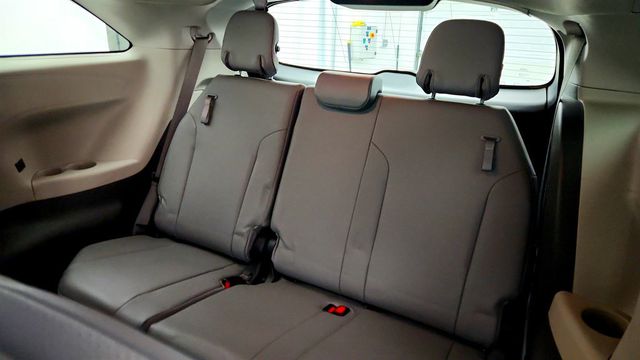 2021 Toyota Sienna XLE, 7-Seating - 22971265 - 20