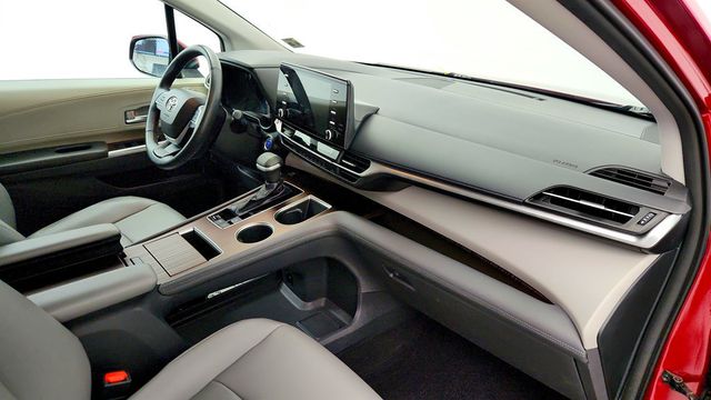 2021 Toyota Sienna XLE, 7-Seating - 22971265 - 24