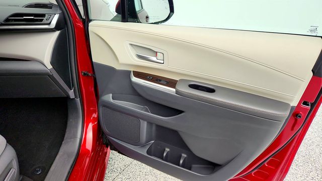 2021 Toyota Sienna XLE, 7-Seating - 22971265 - 25