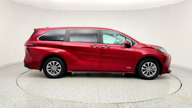 2021 Toyota Sienna XLE, 7-Seating - 22971265 - 3