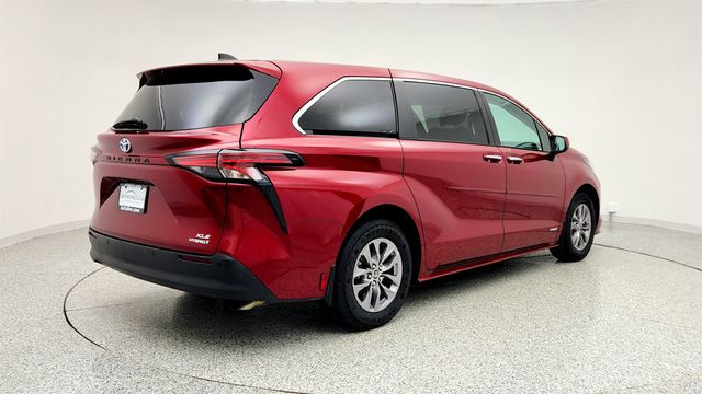 2021 Toyota Sienna XLE, 7-Seating - 22971265 - 4