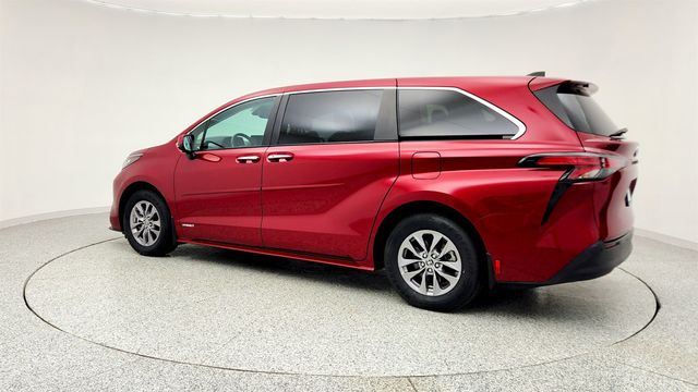 2021 Toyota Sienna XLE, 7-Seating - 22971265 - 6