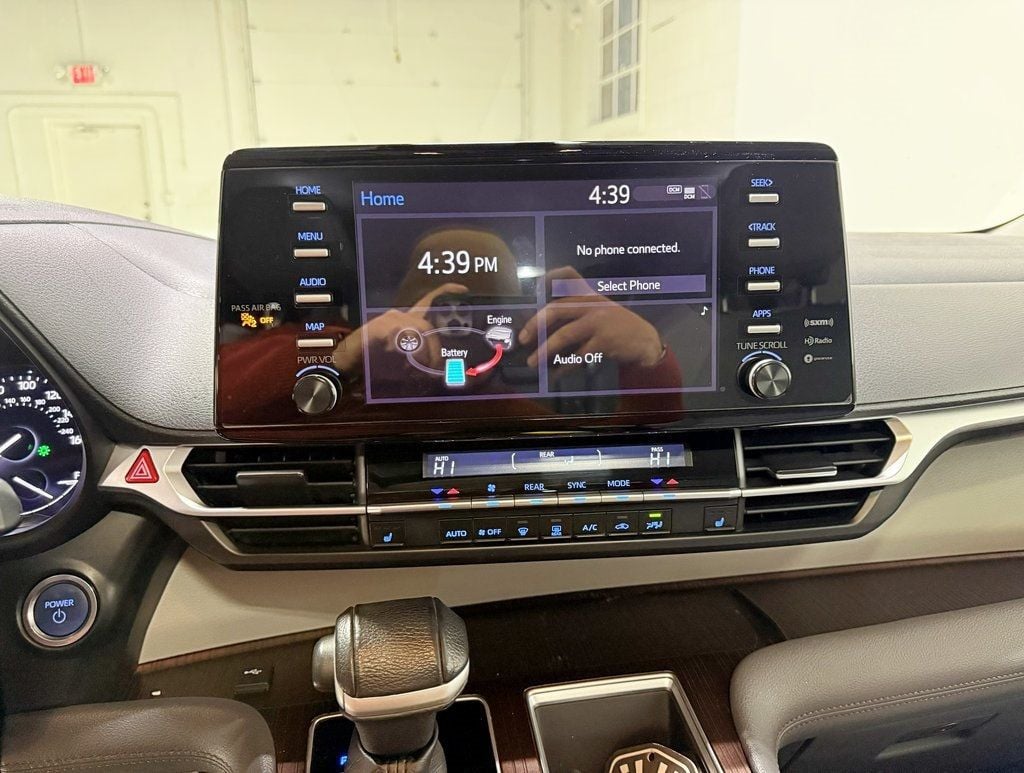 2021 Toyota Sienna XLE AWD 7-Passenger - 22952183 - 17