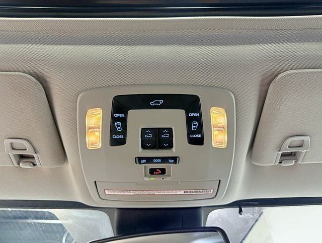 2021 Toyota Sienna XLE AWD 7-Passenger - 22952183 - 24