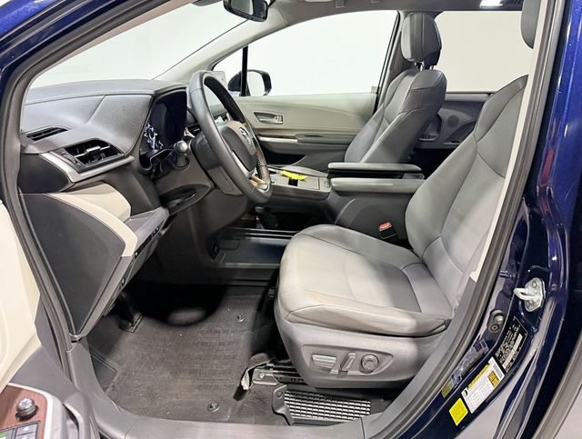 2021 Toyota Sienna XLE AWD 7-Passenger - 22952183 - 26