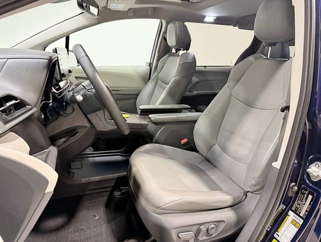 2021 Toyota Sienna XLE AWD 7-Passenger - 22952183 - 27