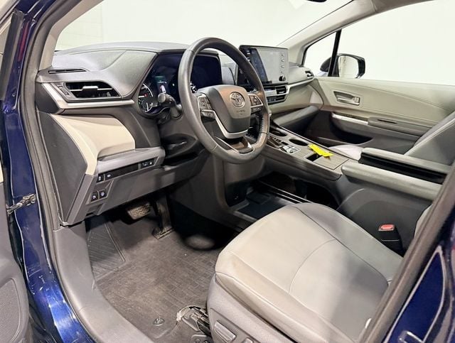 2021 Toyota Sienna XLE AWD 7-Passenger - 22952183 - 28