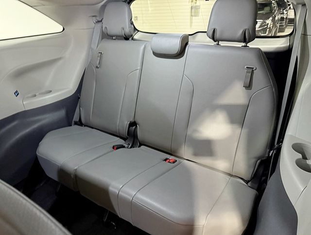 2021 Toyota Sienna XLE AWD 7-Passenger - 22952183 - 36