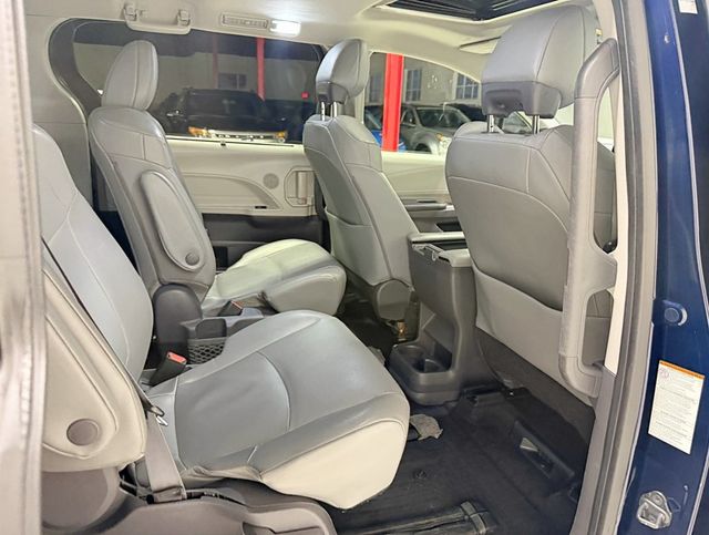 2021 Toyota Sienna XLE AWD 7-Passenger - 22952183 - 40