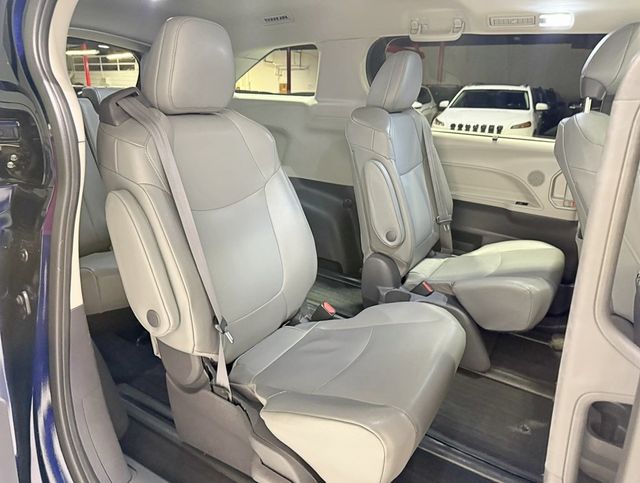 2021 Toyota Sienna XLE AWD 7-Passenger - 22952183 - 41