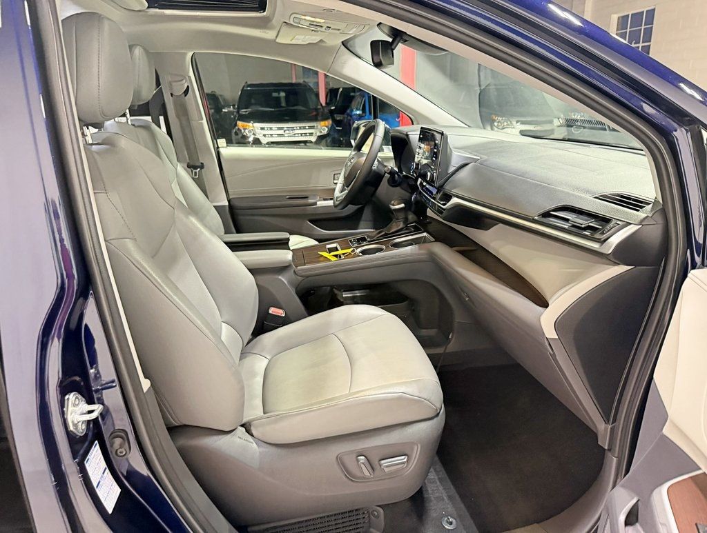 2021 Toyota Sienna XLE AWD 7-Passenger - 22952183 - 44