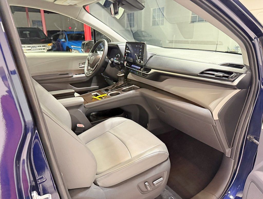 2021 Toyota Sienna XLE AWD 7-Passenger - 22952183 - 45