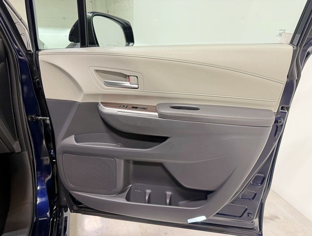 2021 Toyota Sienna XLE AWD 7-Passenger - 22952183 - 48