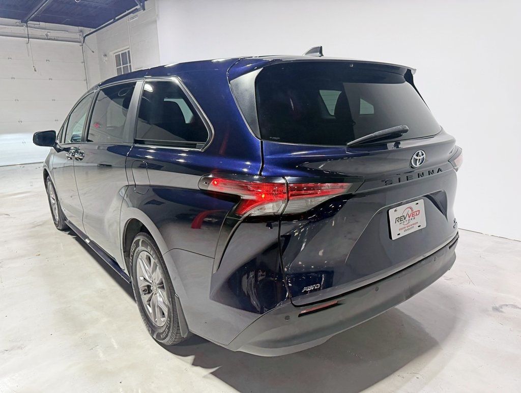 2021 Toyota Sienna XLE AWD 7-Passenger - 22952183 - 4